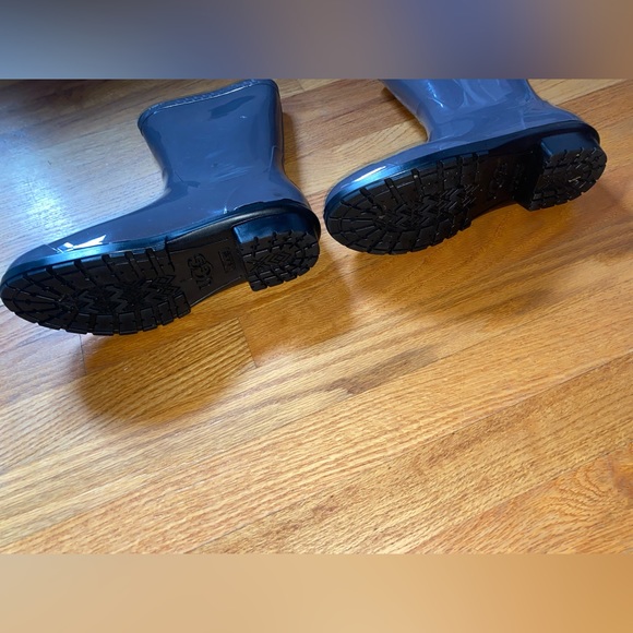 UGG Rainboots - Picture 8 of 10